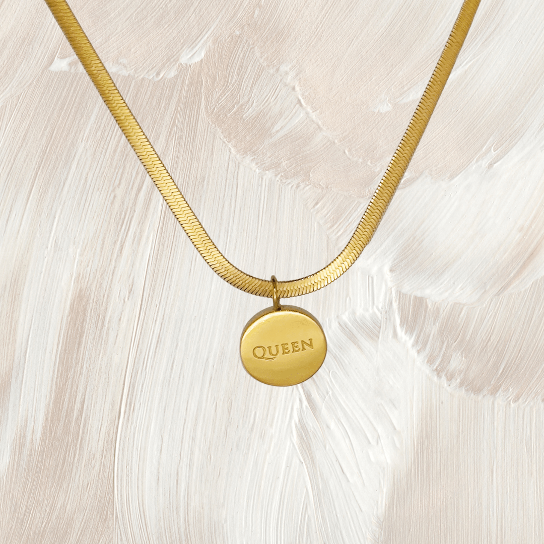 Queen's Sleek Necklace